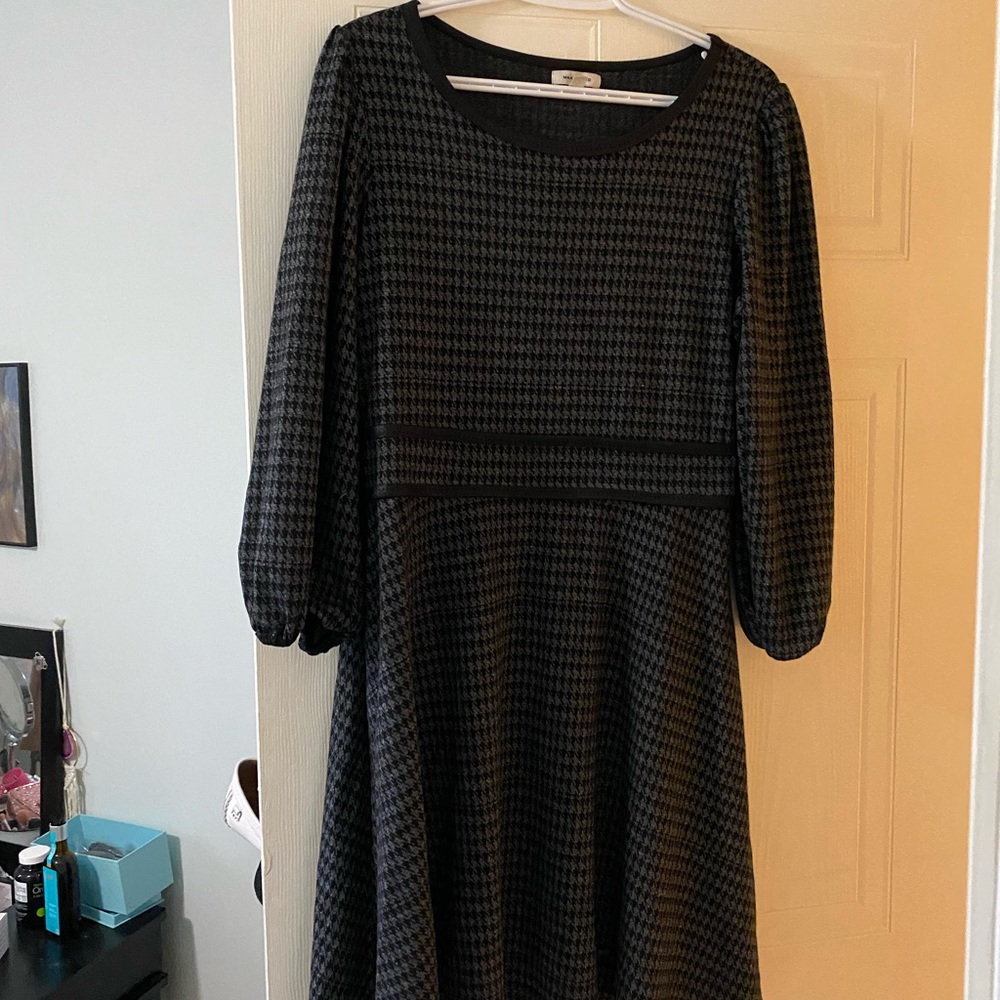 Max Studio Black and Gray Dress